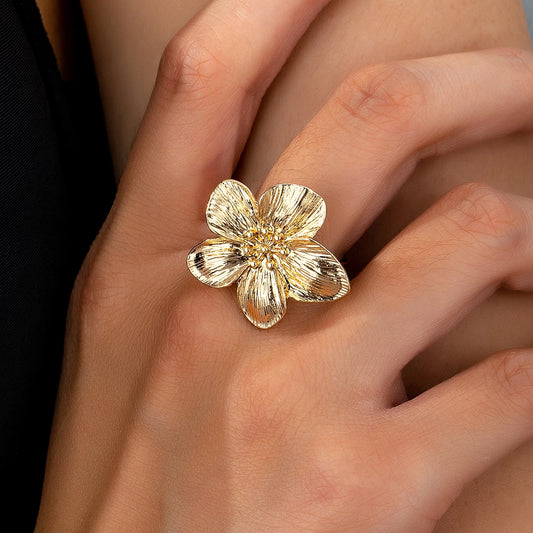 A Women's Ring, Flower Metal Opening, Adjustable Size Ring, Suitable for Daily Wear and Vacation